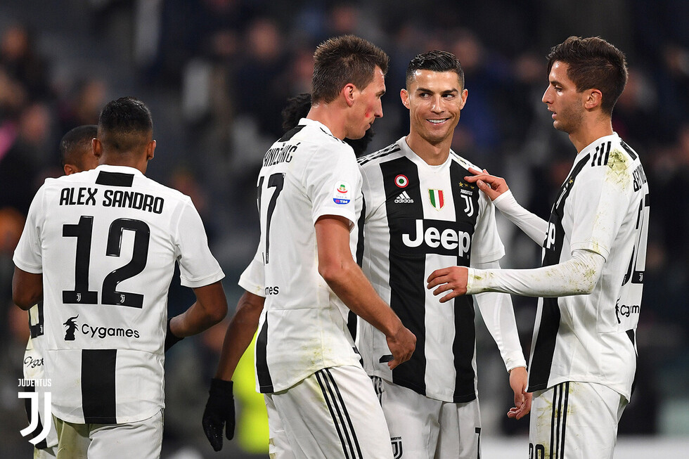 Plantel de Juventus se fue de fiesta con 60 modelos