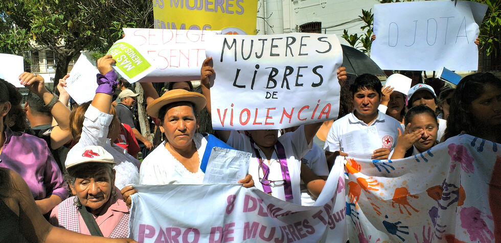 El trabajo decente sigue lejos para mujeres