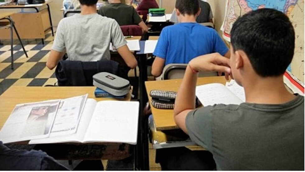 Una profesora tuvo un hijo con su alumno de 13 años
