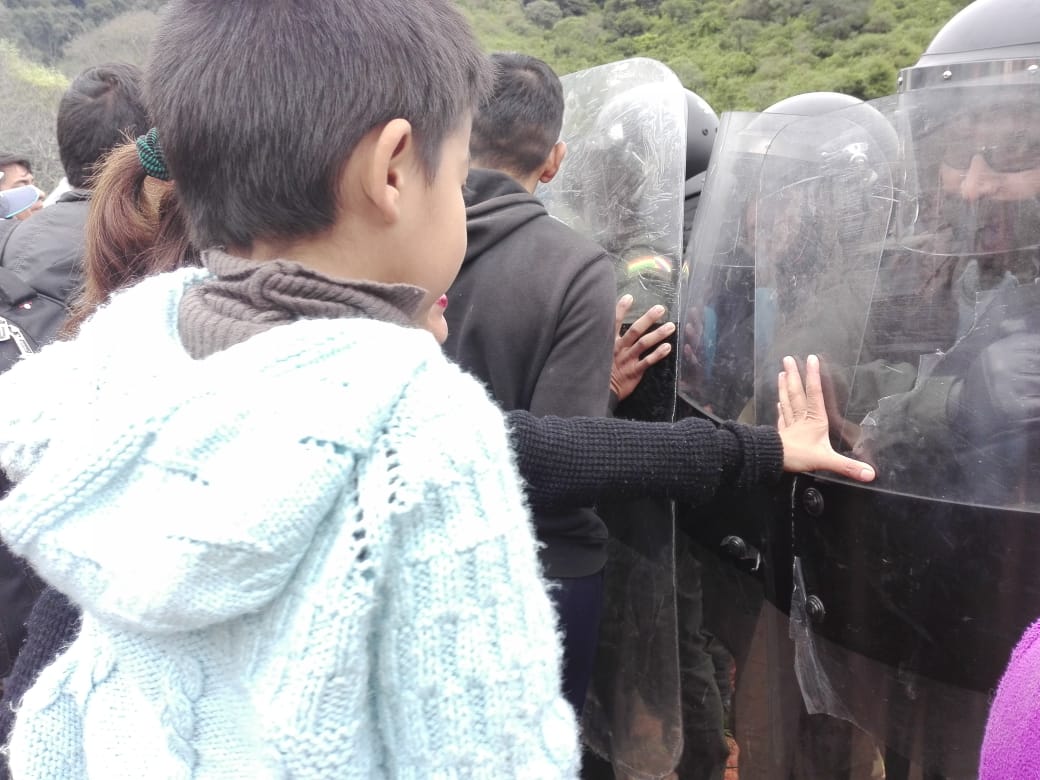 Ministerio de Hidrocarburos rompe el cerco con violencia policial e ingresa a Tariquía