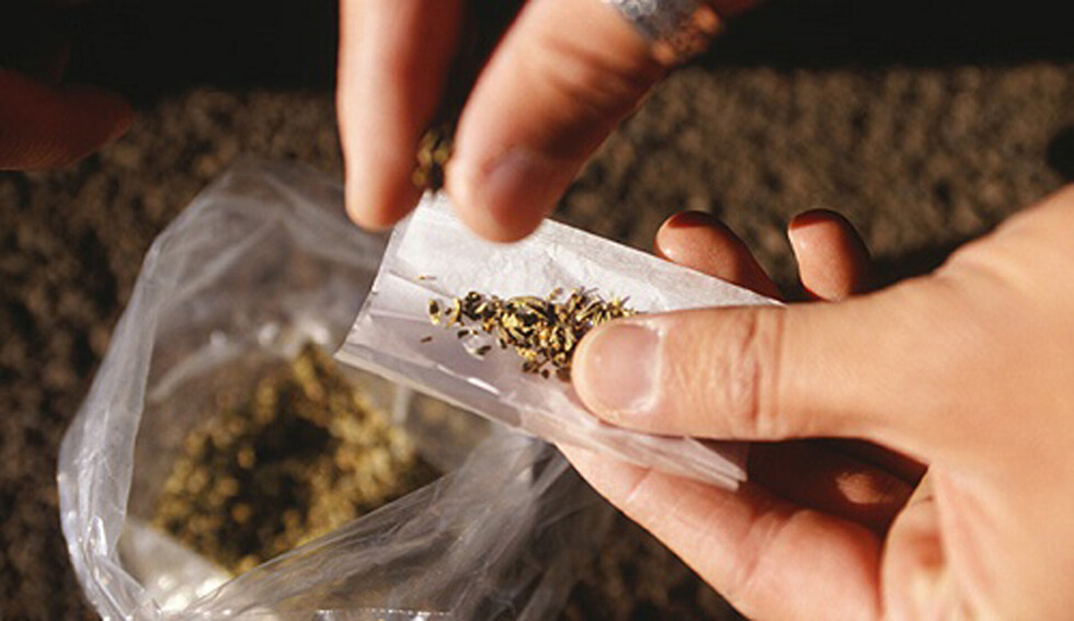 Aprehenden a dos jóvenes consumidores de marihuana