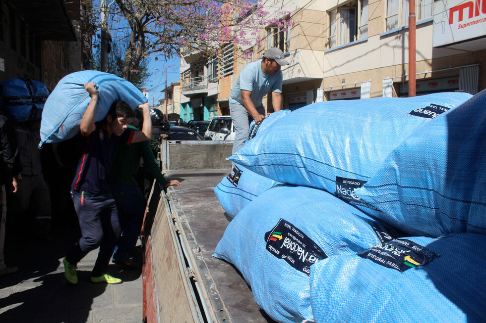 Vendedores de ropa usada exigen opciones laborales