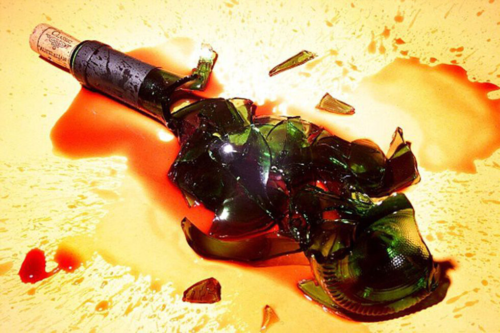 Rompió botella de vidrio en la cara de su mujer