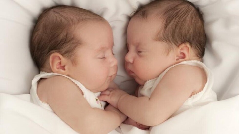 Tuvo gemelos pero de distintos padres