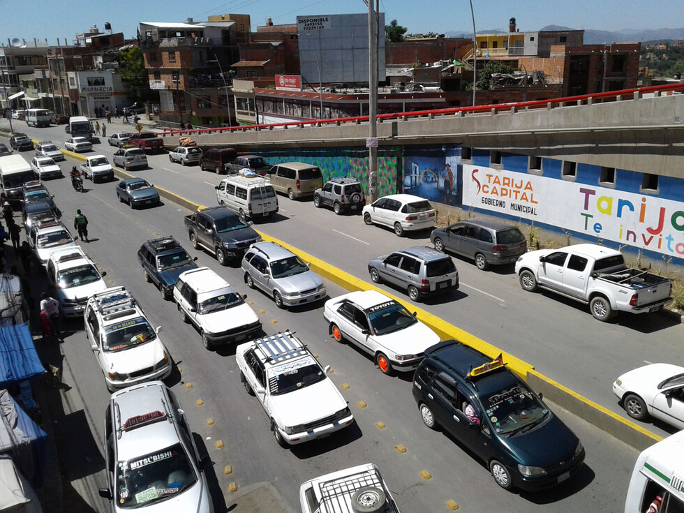 Alcaldía debe controlar 75 mil vehículos con 80 funcionarios