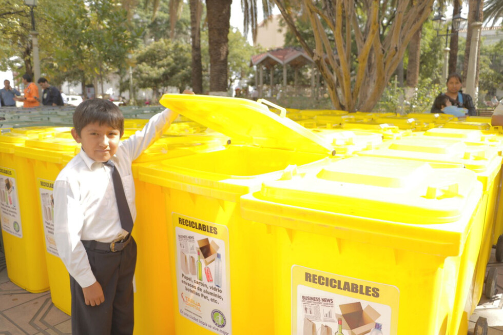 Con 450 basureros buscan alentar reciclaje en colegios