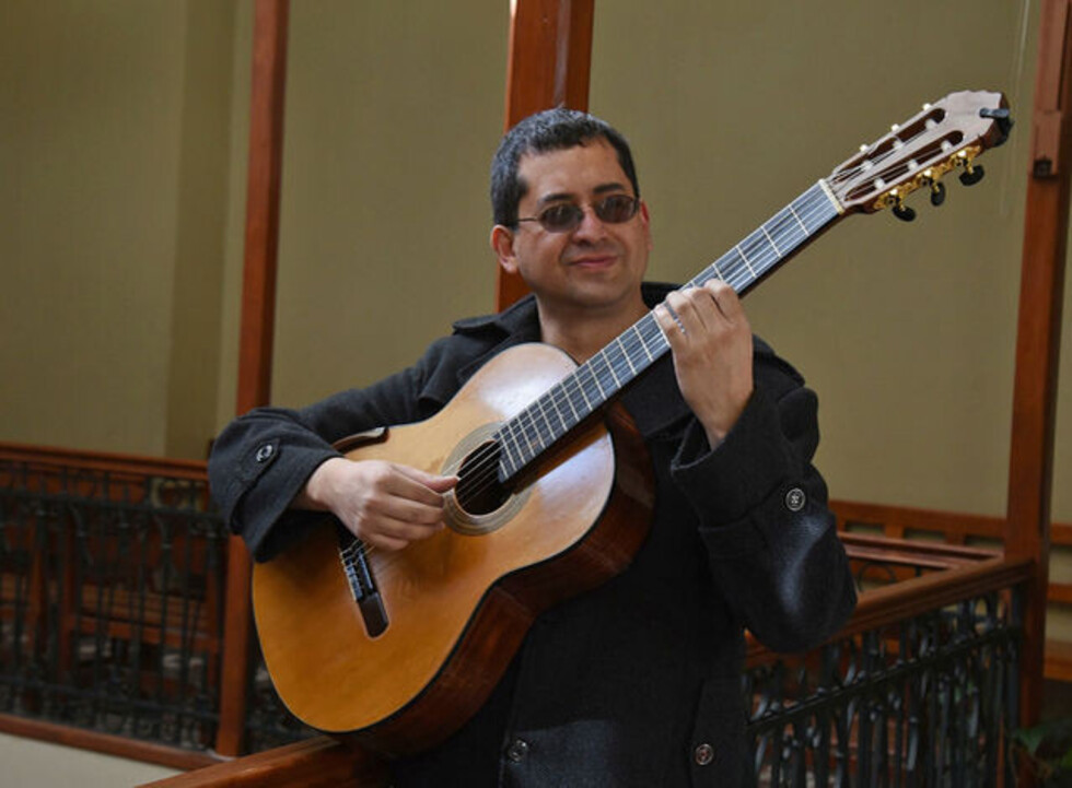 Puña y Arduz brindan concierto de guitarra
