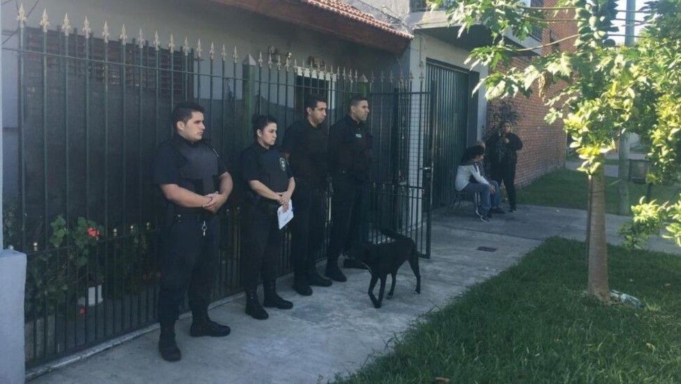 Mató a cuchilladas a su novia y al hijo de ella