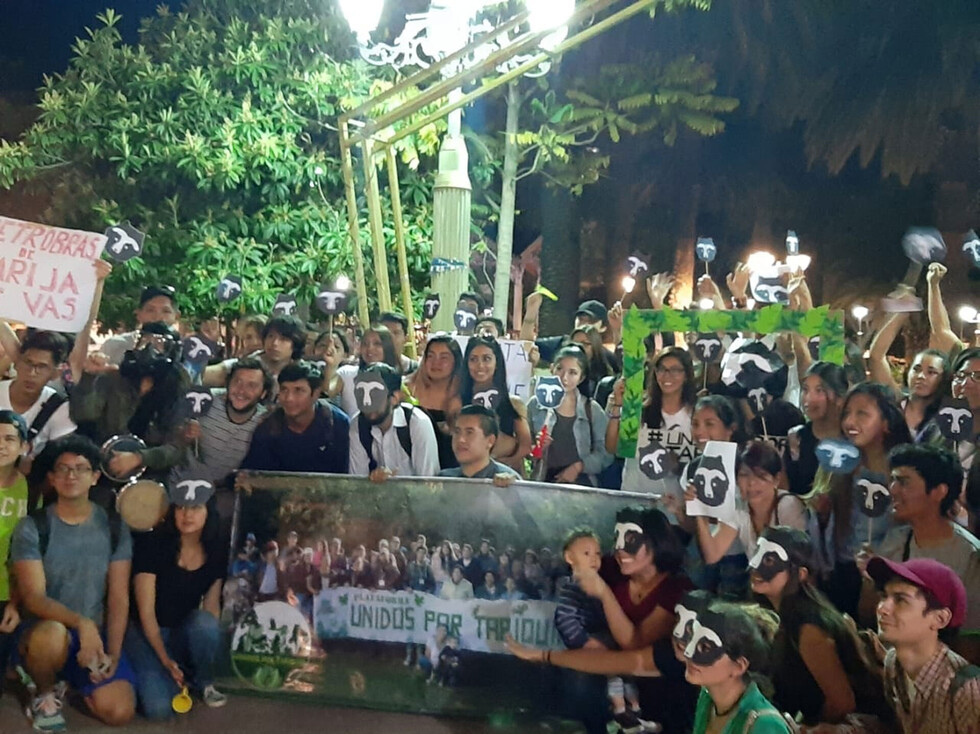 Marchan por Tariquía y sus osos jucumaris