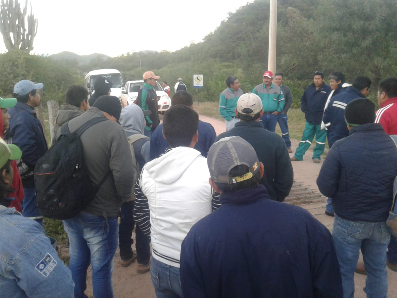 Comunarios de Palos Blancos bloquean ingreso al Campo Margarita