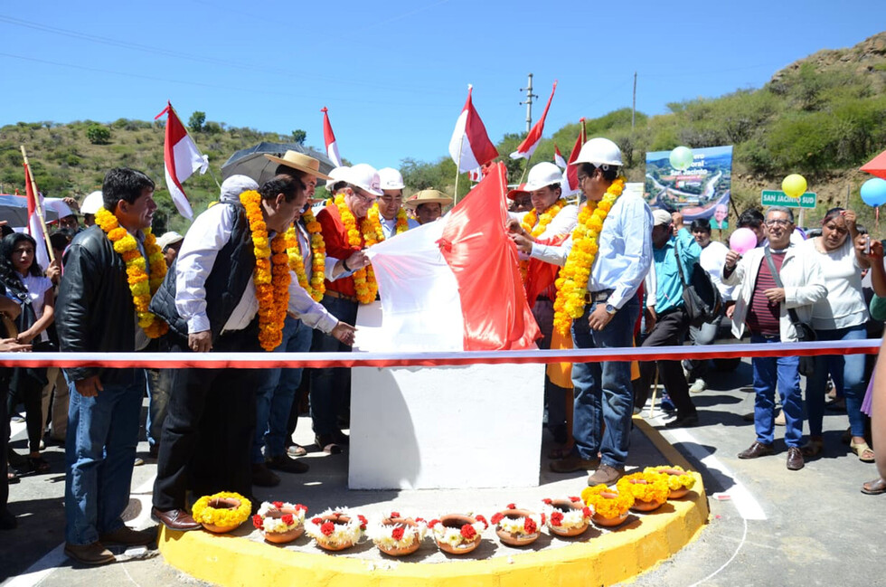 Oliva estrena vía que conecta al campo ferial de San Jacinto