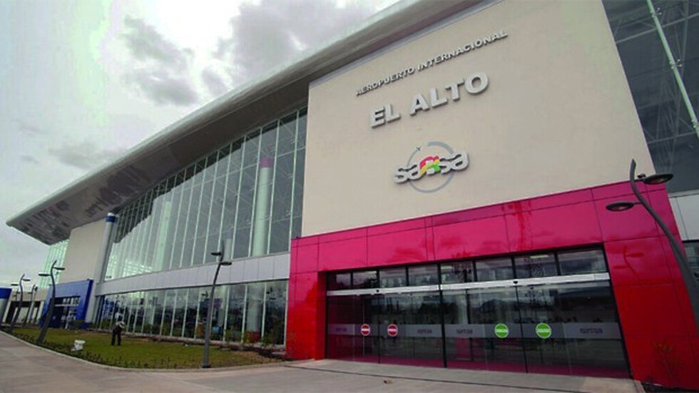 Militar robó cartera en el Aeropuerto de El Alto
