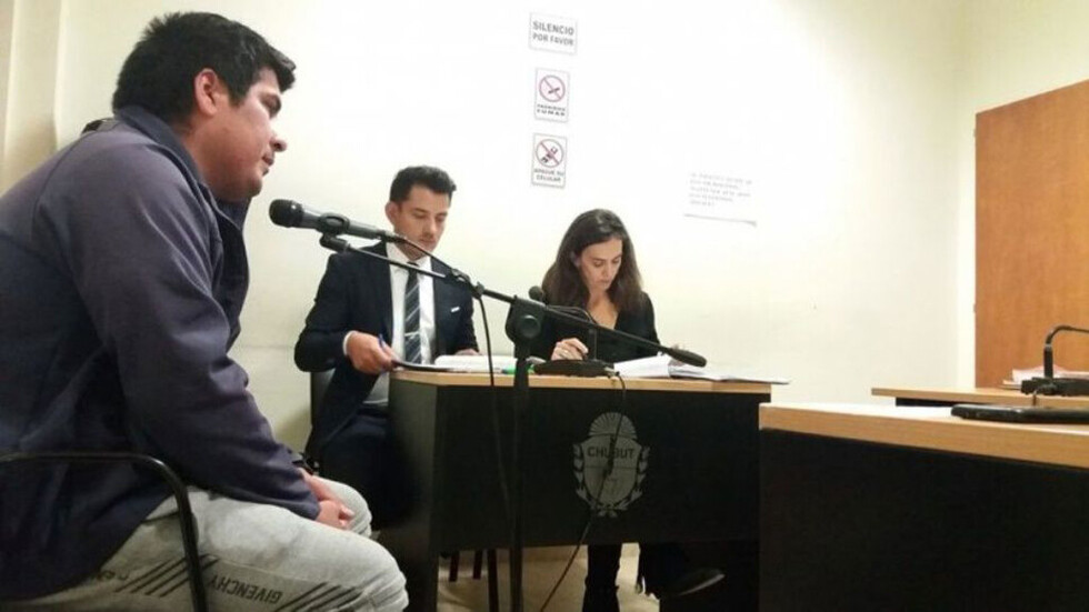 Secuestró a su ex pareja y la filmó mientras la violaba