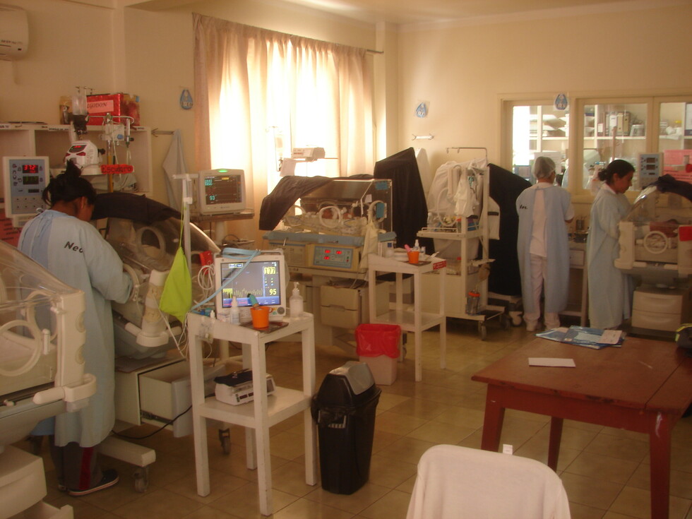 Neonatología del HRSJD, 40 años trayendo niños a Tarija
