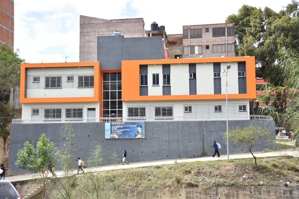 Presidente entrega centro de salud ambulatorio en la ciudad de Tarija