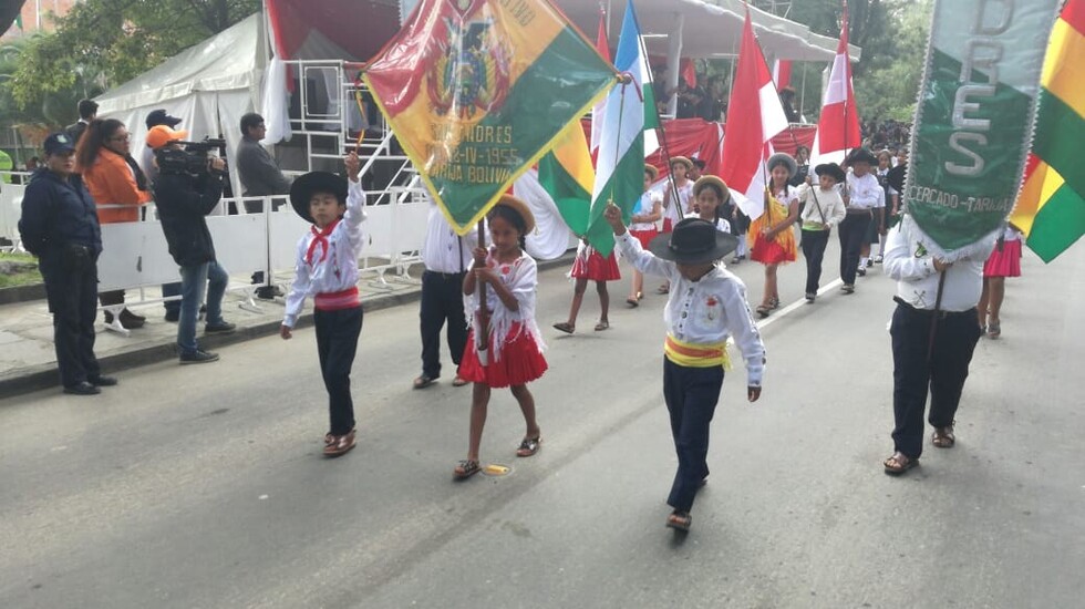 "Tariquía es vida" frase presente en el desfile estudiantil  (Fotos)