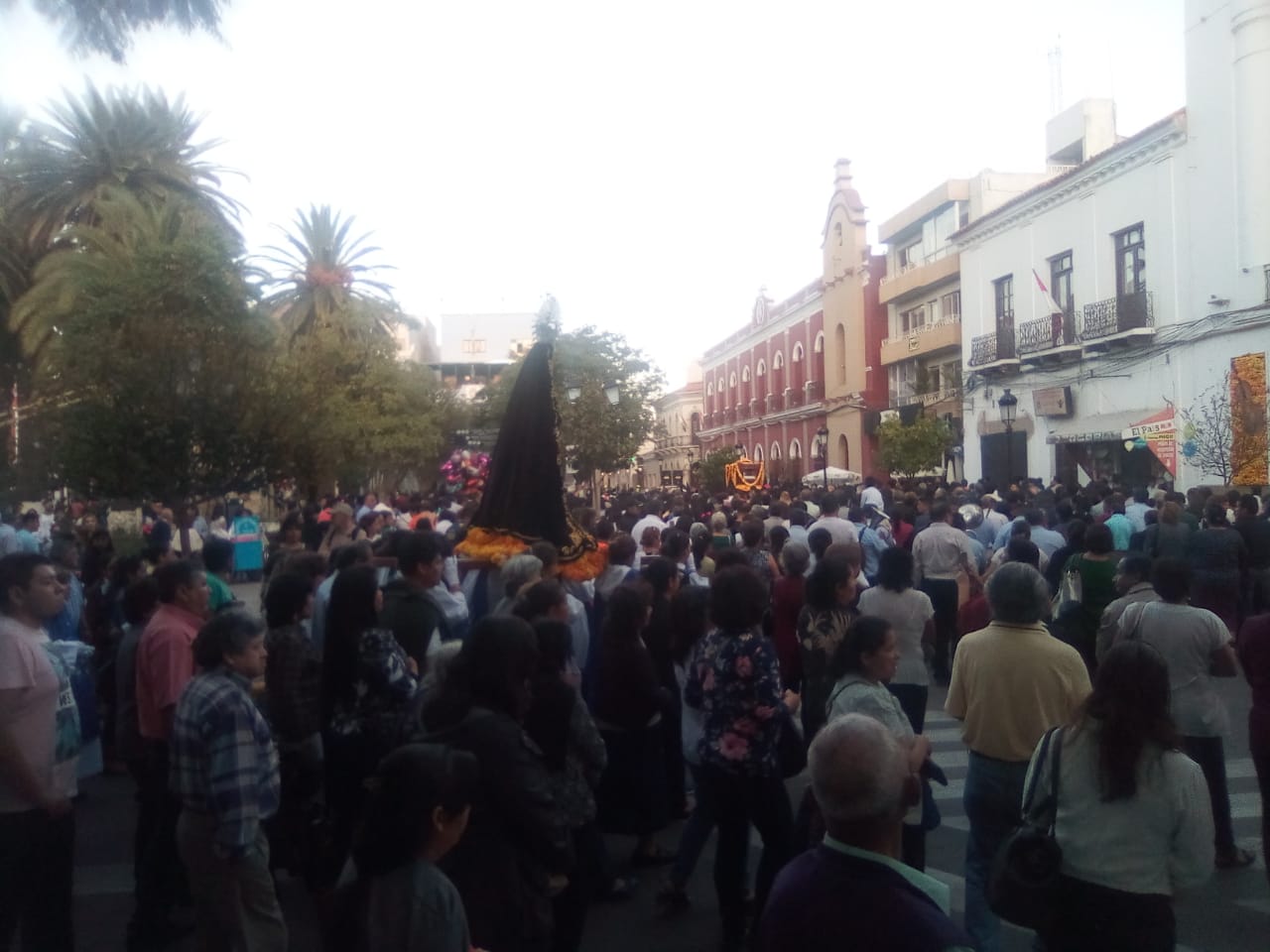 Gran concurrencia, católicos asisten a la procesión de Viernes Santo (FOTOS)