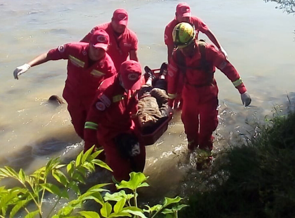 Bomberos encuentran cuerpo de joven ahogado en la comunidad de Santa Bárbara