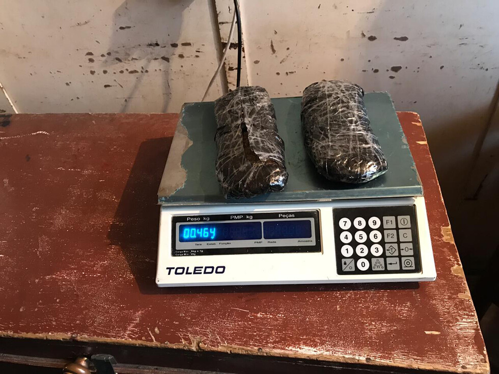Atrapan a policía metiendo “yerba” al penal