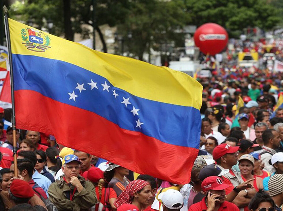 Maduro anuncia diálogo para rectificar los errores cometidos