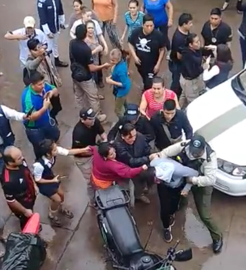 Robaron 1 celular y una de ellas casi fue linchada