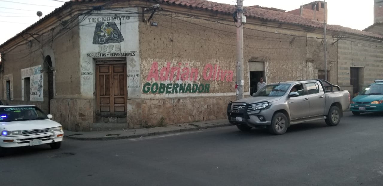 Nadie se hace cargo de borrar las pintadas de campaña