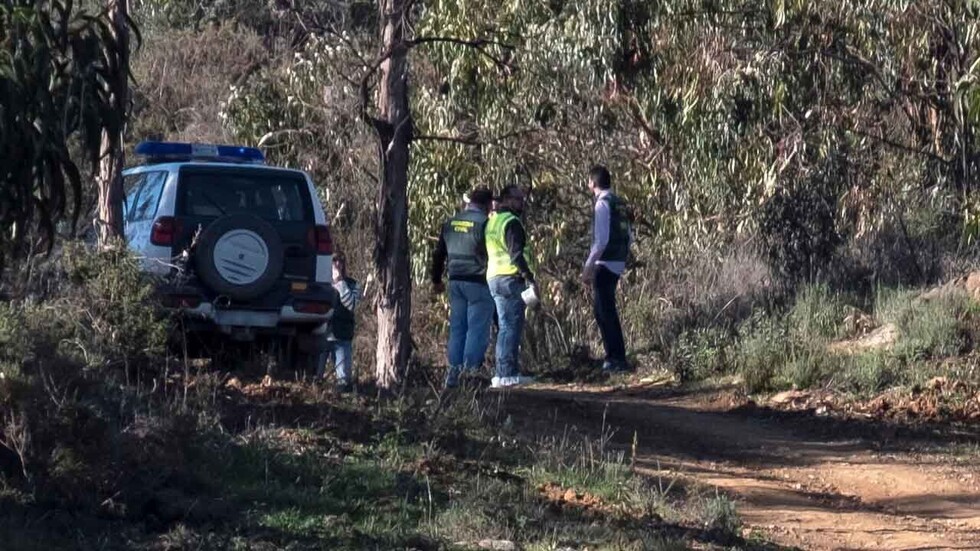 Un perro encuentra el cuerpo  semidecapitado de una mujer