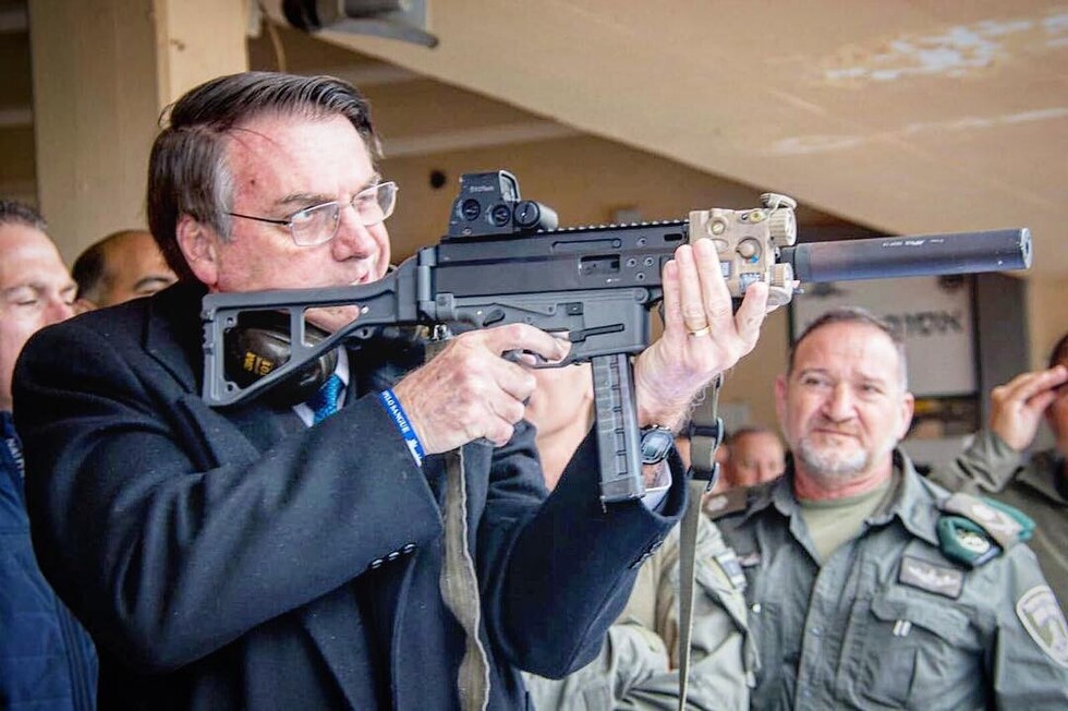 Piden a Bolsonaro explicar decreto para portar armas
