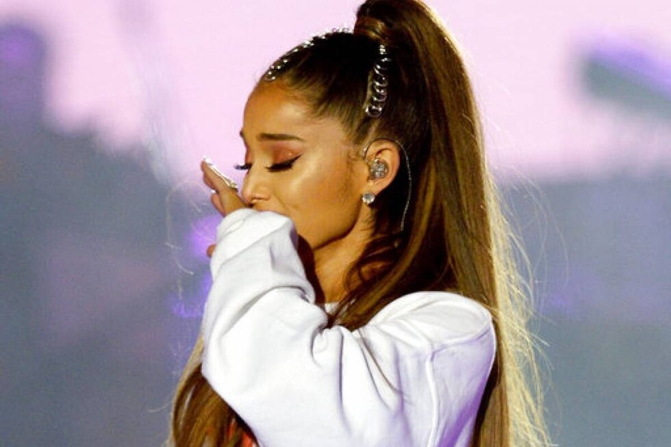 Demandan a Ariana Grande por la foto de un paparazzi
