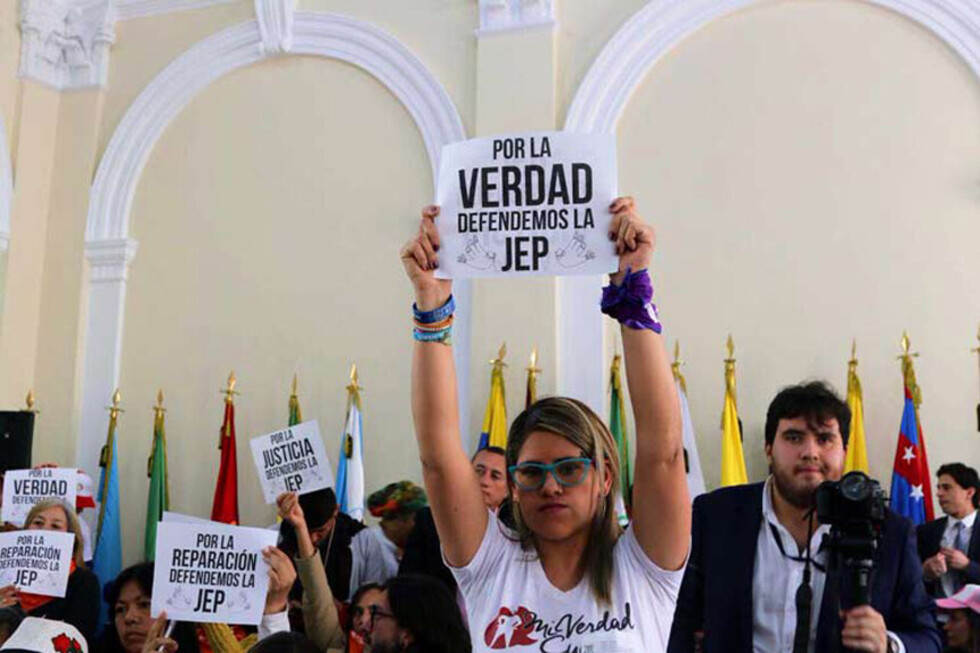 Pulso entre fuerzas opuestas por Pacto de Paz en Colombia