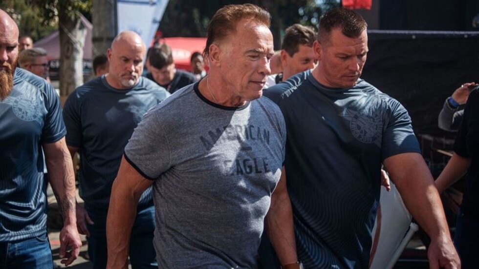 Arnold Schwarzenegger fue atacado por la espalda