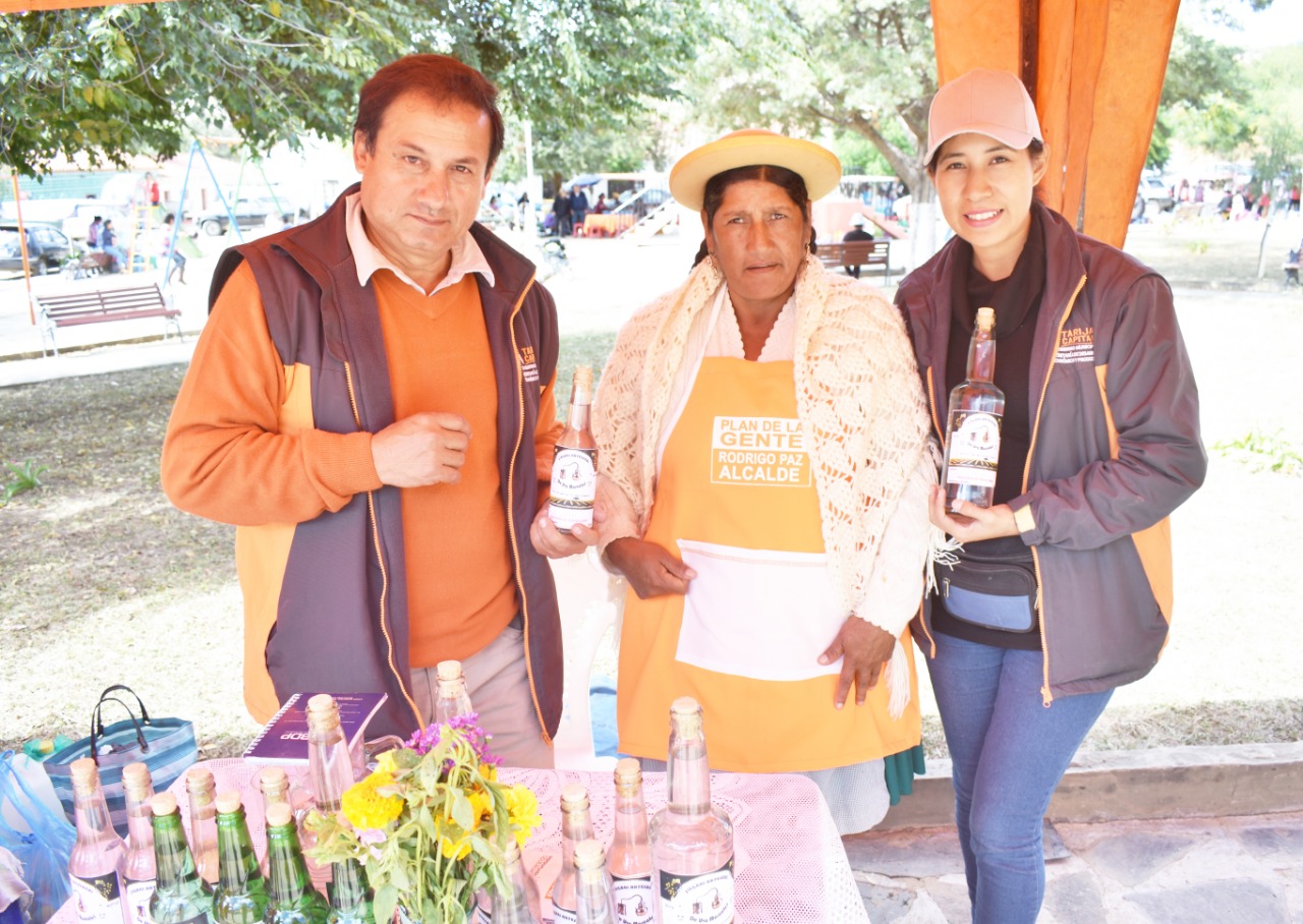 Yesera Centro vivió la XVll Feria artesanal del singani