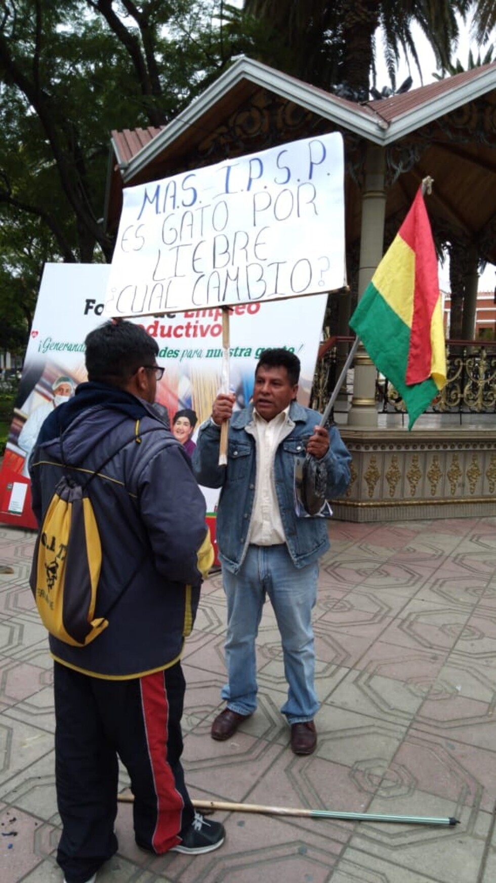 Bolivia Dice No y 21F rechazan declaraciones de Almagro y queman bandera del MAS en Tarija