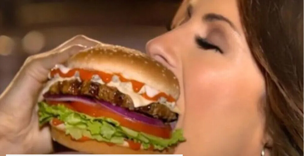 Pidió una hamburguesa tras dar a luz