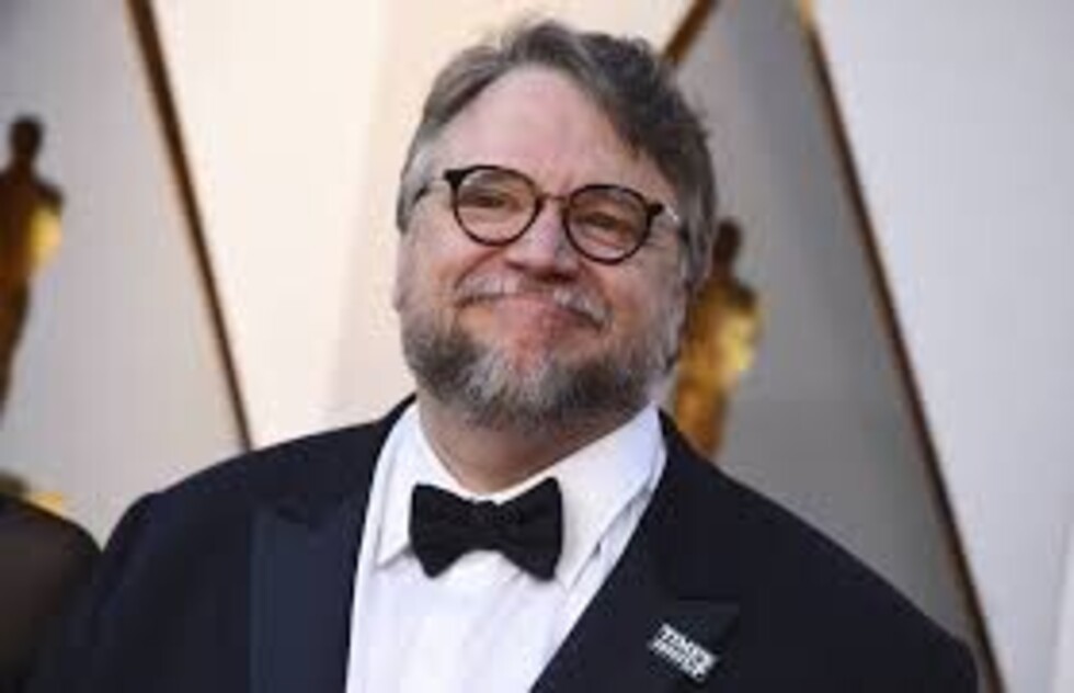 Del Toro pagará boletos de avión a un  equipo