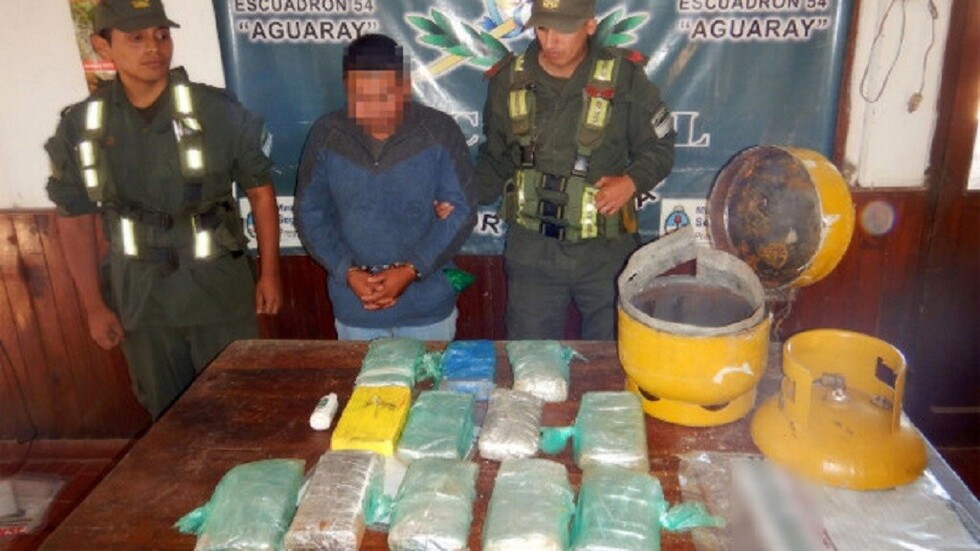 Camionero boliviano llevaba droga dentro de una garrafa