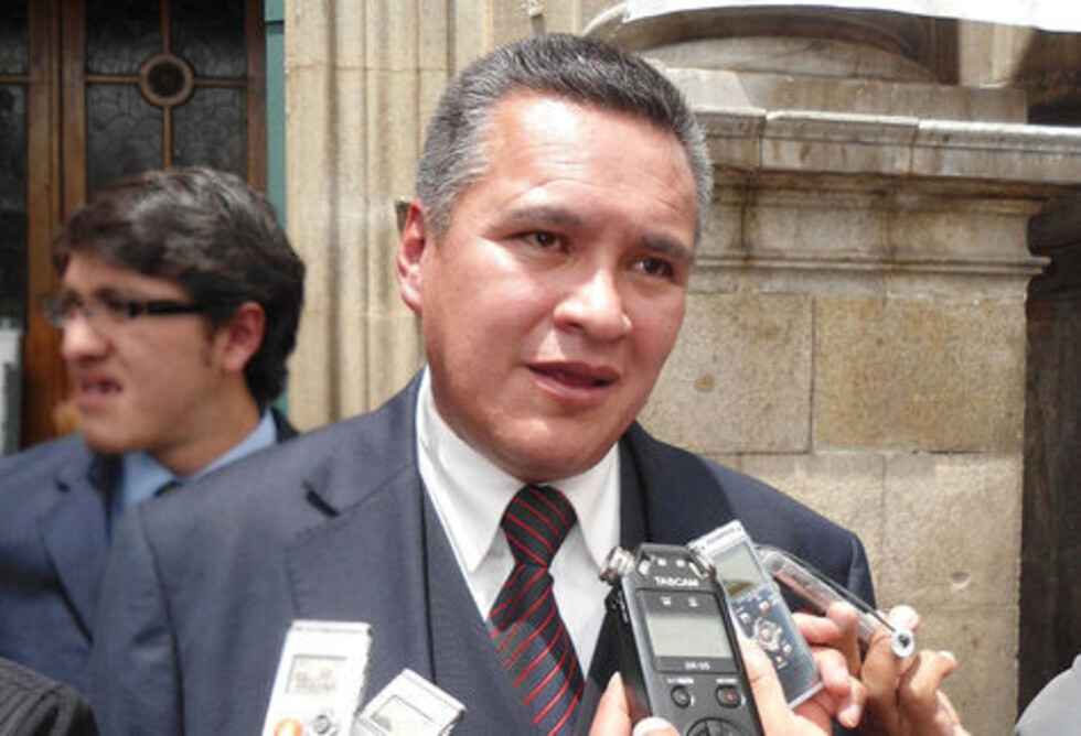 Arrestan a Eduardo León y a su abogada