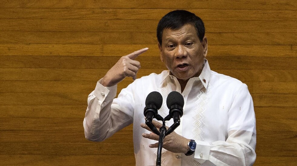 El presidente de Filipinas insinuó que fue gay
