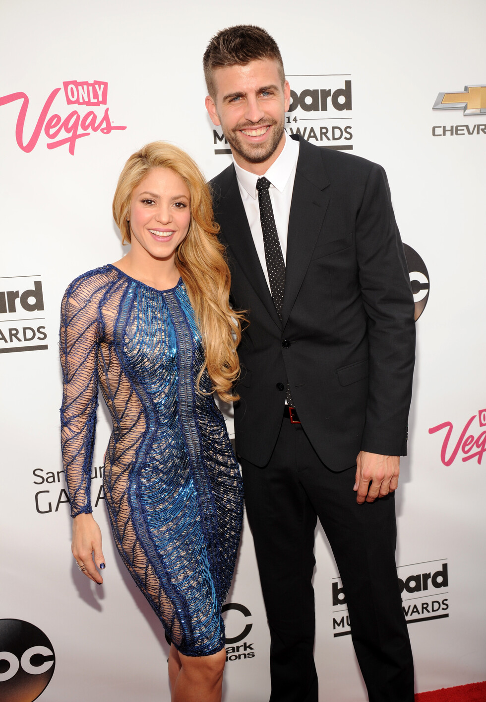 Shakira y Piqué suben foto de ellos en la playa