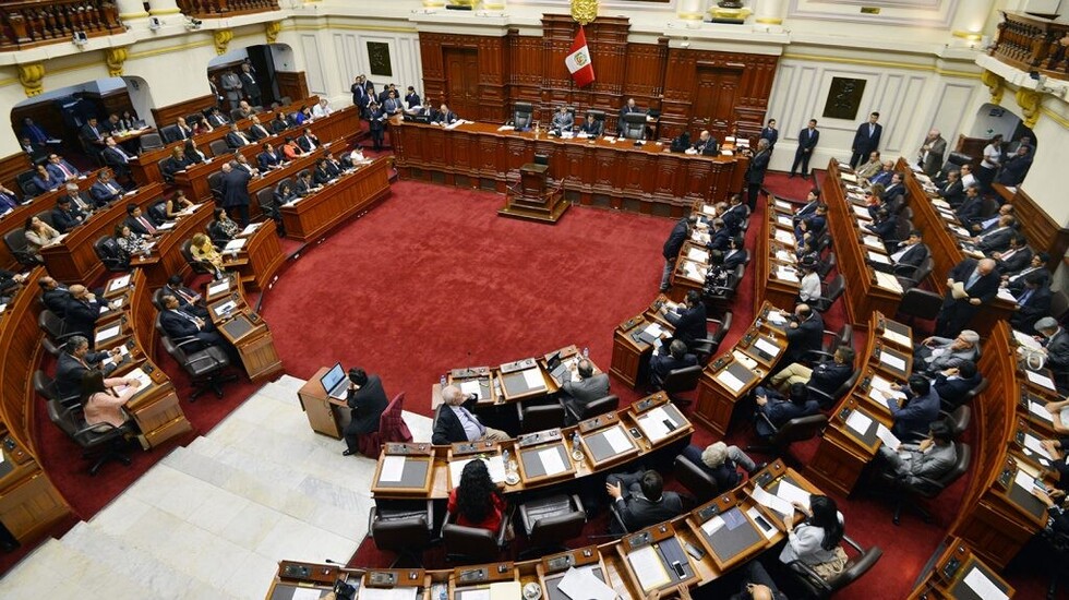 Congreso peruano debate respaldo a reforma política