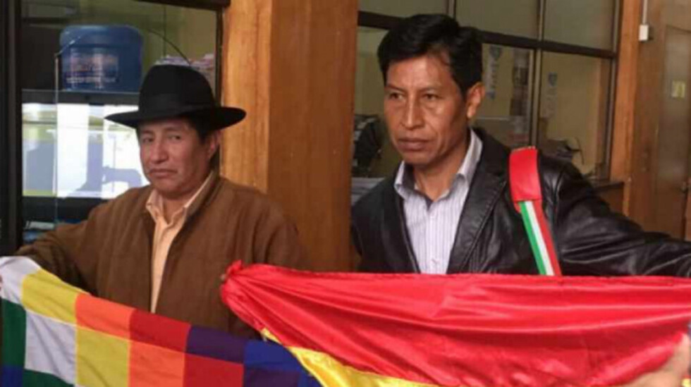 Retan a Linera a debatir en quechua y aimara