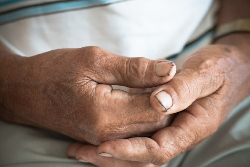 Golpearon a anciano de 75 para robarle Bs 400