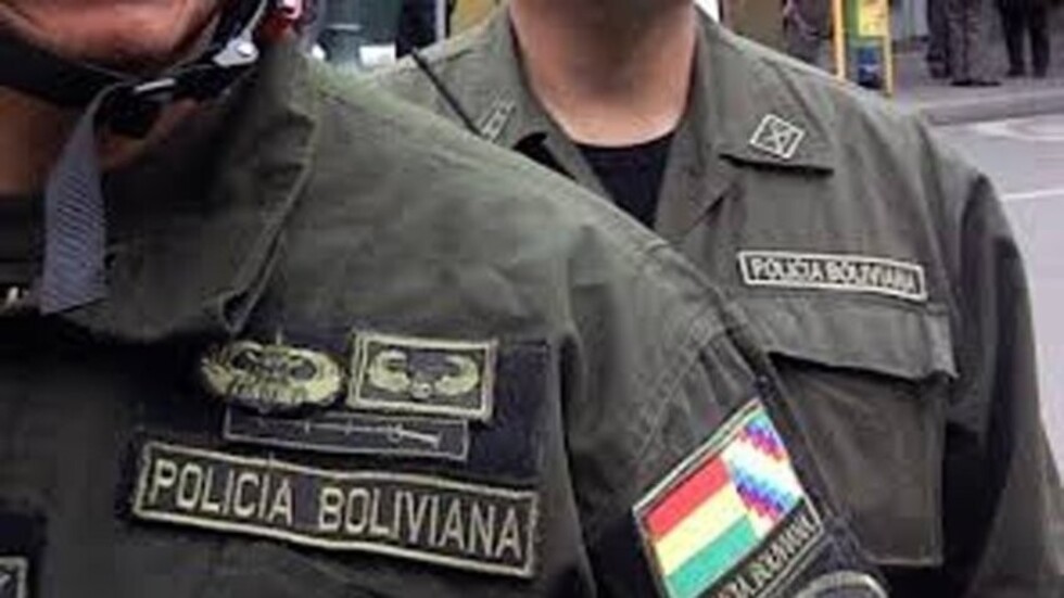 Dan de baja  a policía que  decía que  era abogado