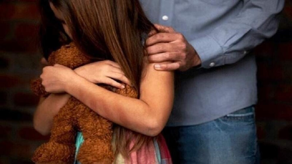 Abusó de niña por 3 años y le contagió una enfermedad