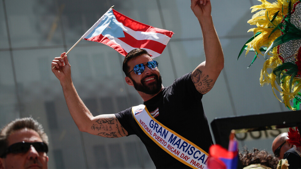 Ricky desató una locura en  desfile de puertorriqueños