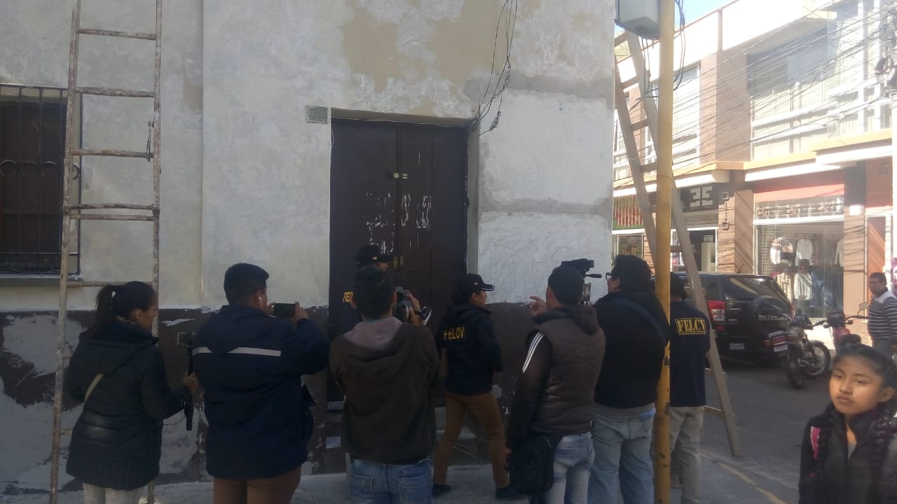 Policía allana tres inmuebles por el feminicidio de Carmen Serrano