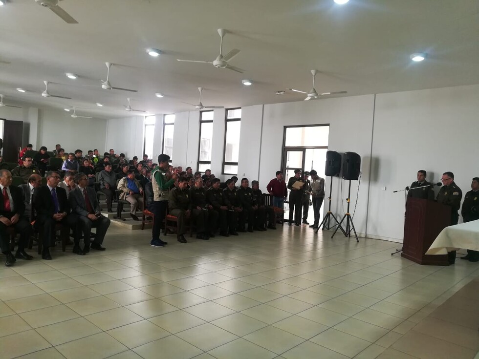 Realizan reconocimiento a funcionarios de la Policía que brindaron más de 30 años de servicio