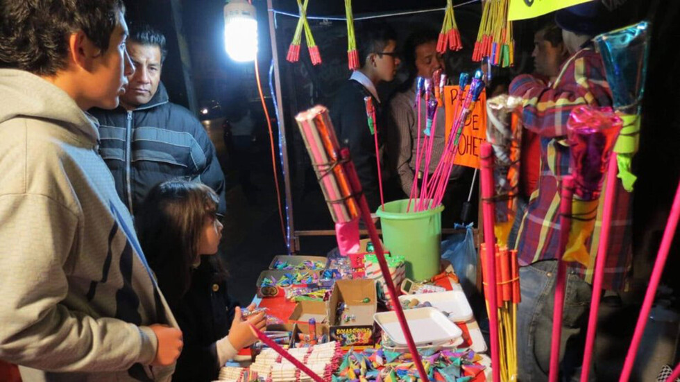 Aconsejan alejar a niños de juegos pirotécnicos