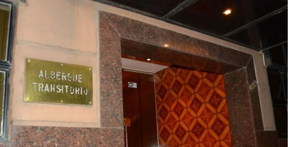 Atrapan a hombre con una menor en un hotel