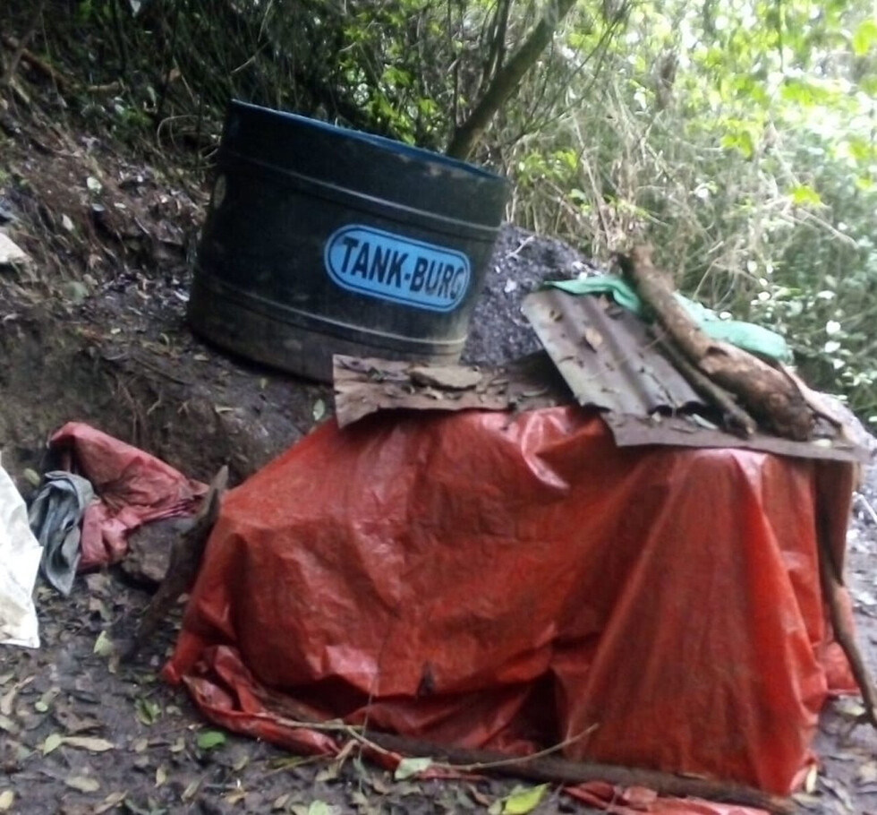 Hallan pozo de maceración de cocaína en Coripata